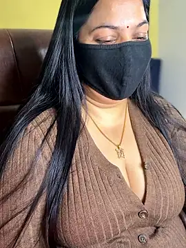 FlatVincy4 online show from December 18, 2025, 4:13 pm