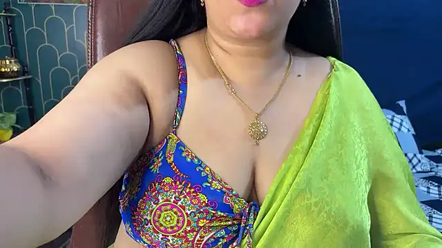 FlatVincy4 online show from July 25, 2026, 5:49 am