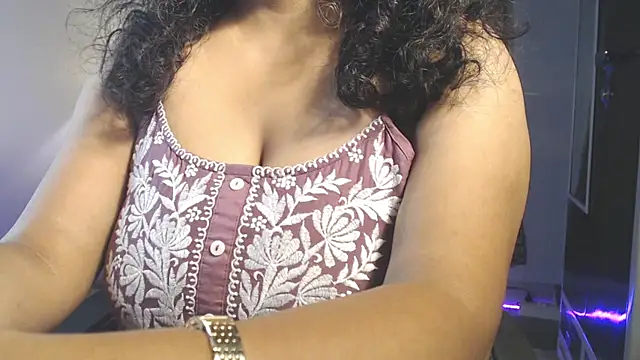 Snapshot of hot_menka chatting on June 3, 2026, 8:58 pm hot menka online show from June 3, 2026, 8:58 pm