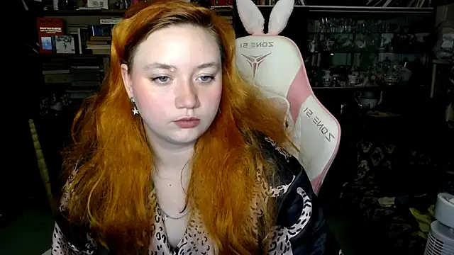 Snapshot of Bitchy_Lily chatting on October 7, 2025, 5:54 pm Bitchy Lily online show from October 7, 2025, 5:54 pm