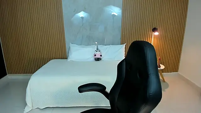 martina roldam online show from October 28, 2025, 10:01 pm