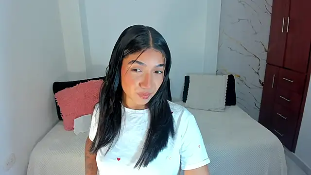 martina roldam online show from June 25, 2026, 1:16 am