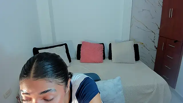 martina roldam online show from June 27, 2026, 1:21 am