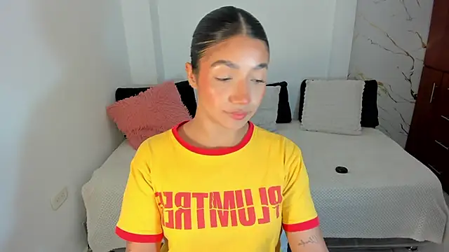 martina roldam online show from July 17, 2026, 3:02 am