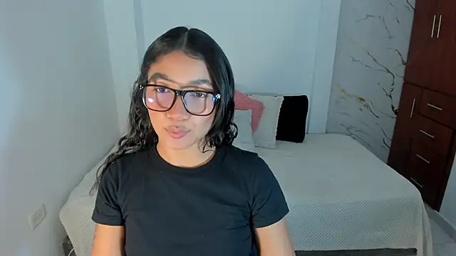 martina roldam online show from July 24, 2026, 3:15 am