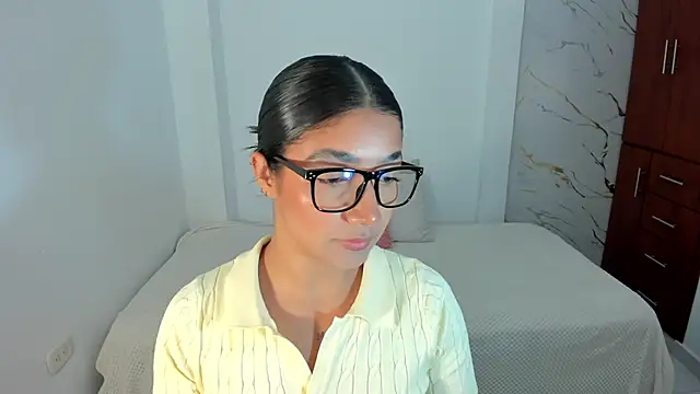 martina roldam online show from July 25, 2026, 2:20 am