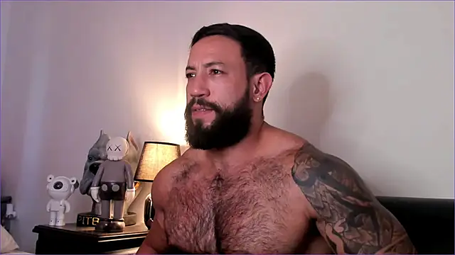 Snapshot of BradLeon_ chatting on November 26, 2025, 8:43 pm BradLeon online show from November 26, 2025, 8:43 pm