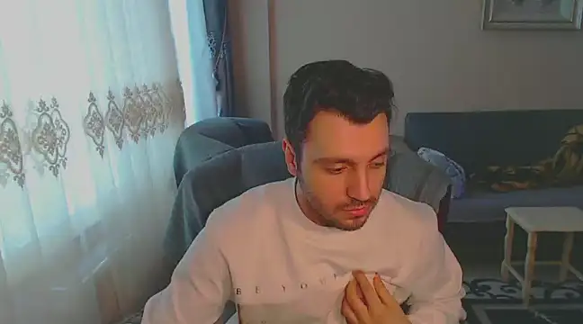 handsomeee04 online show from February 4, 2025, 1:48 pm