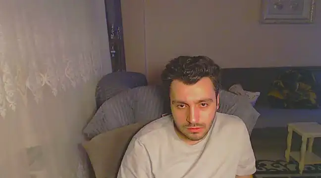 handsomeee04 online show from February 18, 2025, 4:26 am