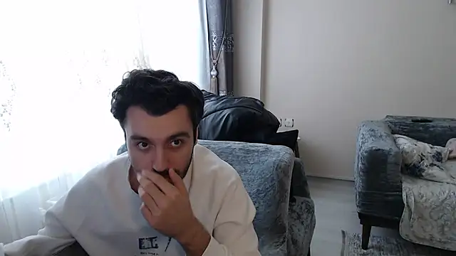 handsomeee04 online show from April 22, 2026, 12:28 pm