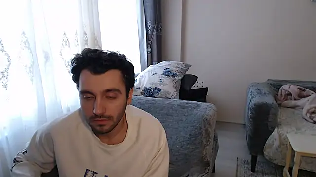 handsomeee04 online show from April 25, 2026, 3:53 am