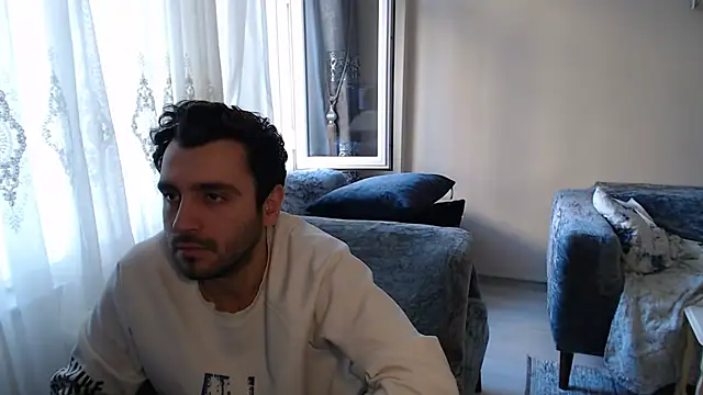 handsomeee04 online show from April 25, 2026, 3:53 pm