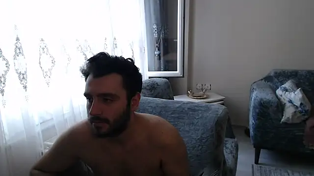 handsomeee04 online show from June 9, 2026, 1:34 pm