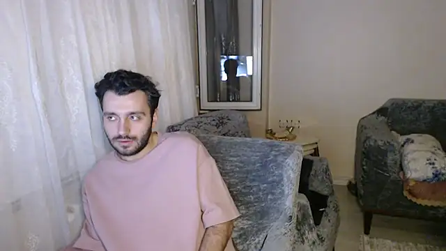 handsomeee04 online show from June 10, 2026, 1:39 am