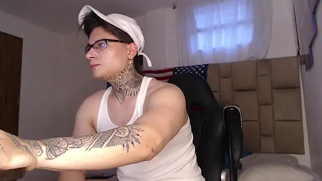 DennisWalkerr online show from December 31, 2024, 10:23 pm