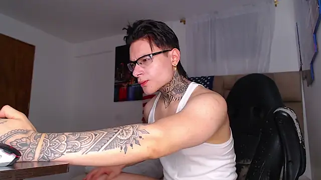 DennisWalkerr online show from March 18, 2025, 2:47 am