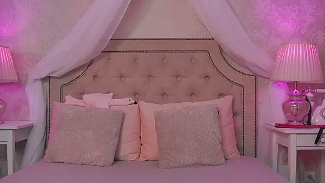 Snapshot of SashaMeow chatting on October 17, 2025, 4:20 pm SashaMeow online show from October 17, 2025, 4:20 pm