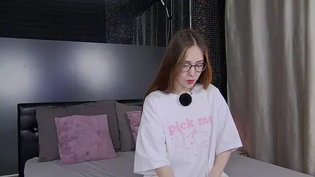 Snapshot of SashaMeow chatting on November 6, 2025, 4:19 pm SashaMeow online show from November 6, 2025, 4:19 pm