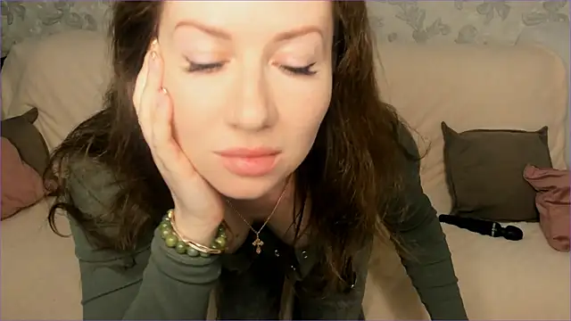  yessJulia  online show from June 3, 2026, 7:44 am