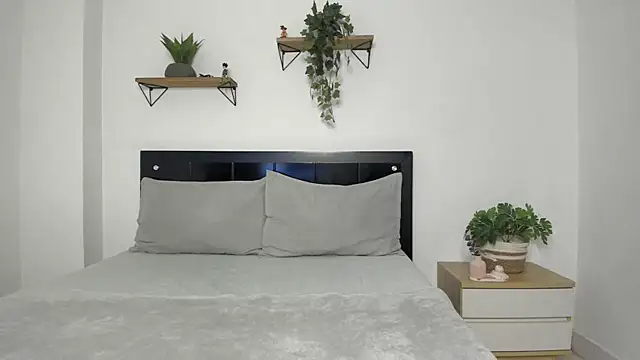 naughty 1girl online show from March 11, 2025, 11:59 pm