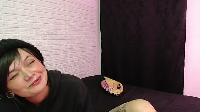 Snapshot of rousstattoo chatting on March 6, 2025, 3:46 am rousstattoo online show from March 6, 2025, 3:46 am