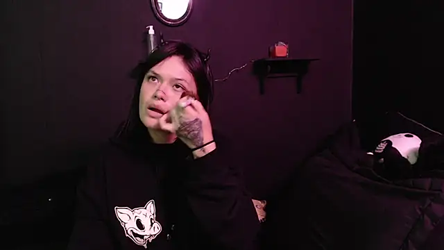 Snapshot of rousstattoo chatting on December 19, 2025, 3:24 am rousstattoo online show from December 19, 2025, 3:24 am