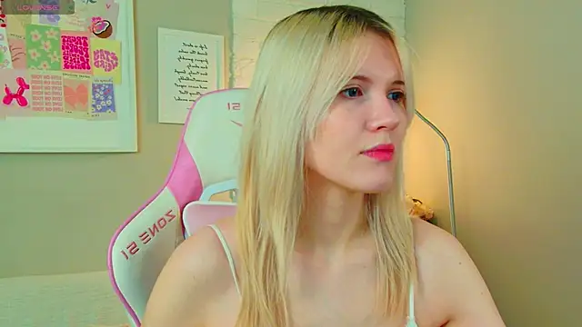 Snapshot of NellieLoyns chatting on December 2, 2025, 5:19 pm NellieLoyns online show from December 2, 2025, 5:19 pm