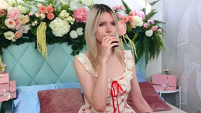 Snapshot of NellieLoyns chatting on December 22, 2025, 6:49 pm NellieLoyns online show from December 22, 2025, 6:49 pm