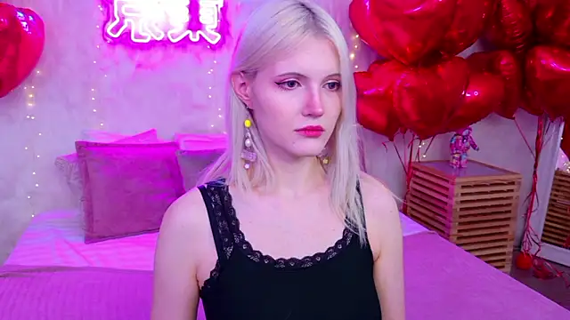 Snapshot of NellieLoyns chatting on February 6, 2026, 5:05 pm NellieLoyns online show from February 6, 2026, 5:05 pm