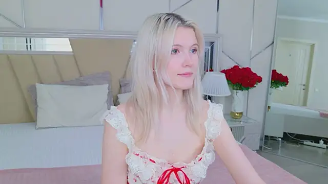 Snapshot of NellieLoyns chatting on March 4, 2026, 6:47 pm NellieLoyns online show from March 4, 2026, 6:47 pm