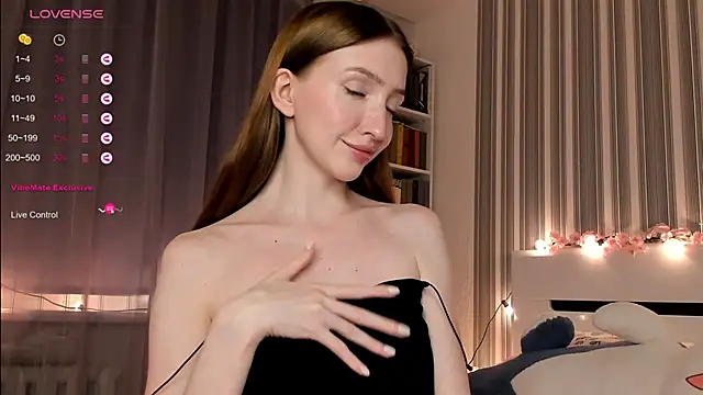 Snapshot of Awwwrora chatting on January 3, 2025, 1:47 pm Awwwrora online show from January 3, 2025, 1:47 pm