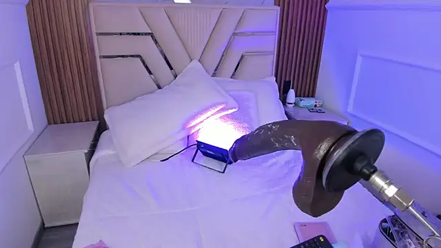 Snapshot of LolaAngellx chatting on February 10, 2025, 11:13 pm LolaAngellx online show from February 10, 2025, 11:13 pm