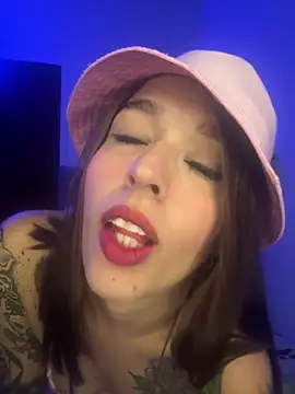 Snapshot of BlueStoneX chatting on February 5, 2025, 4:37 am BlueStoneX online show from February 5, 2025, 4:37 am