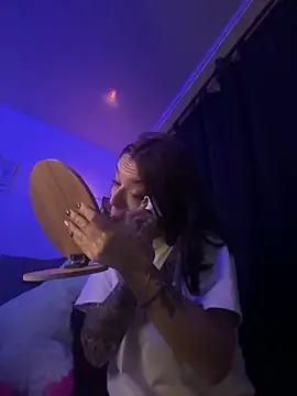 Snapshot of BlueStoneX chatting on February 13, 2025, 5:05 am BlueStoneX online show from February 13, 2025, 5:05 am