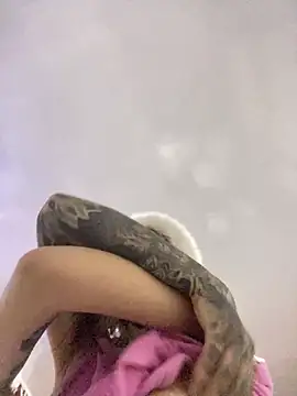 Snapshot of BlueStoneX chatting on November 14, 2025, 6:45 am BlueStoneX online show from November 14, 2025, 6:45 am