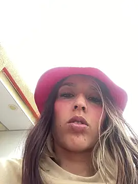 Snapshot of BlueStoneX chatting on November 16, 2025, 9:53 pm BlueStoneX online show from November 16, 2025, 9:53 pm