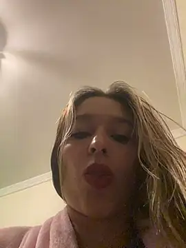 Snapshot of BlueStoneX chatting on December 2, 2025, 7:25 am BlueStoneX online show from December 2, 2025, 7:25 am