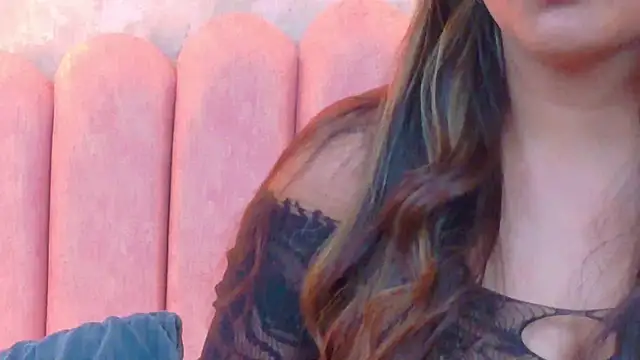 MiaLaurents online show from November 25, 2025, 4:34 am