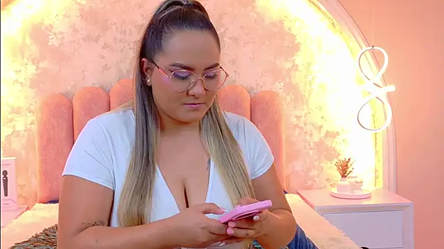 MiaLaurents online show from February 10, 2026, 12:26 am