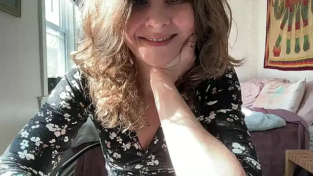 leahsparkles online show from February 23, 2025, 3:51 pm