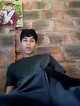 Andres123cv online show from December 4, 2025, 3:43 pm