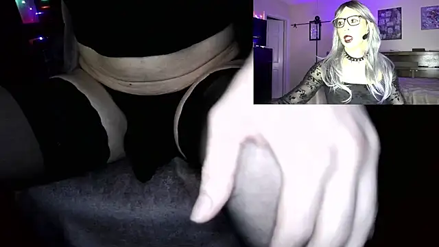 Snapshot of DominicaMolotov chatting on January 16, 2025, 12:09 pm DominicaMolotov online show from January 16, 2025, 12:09 pm