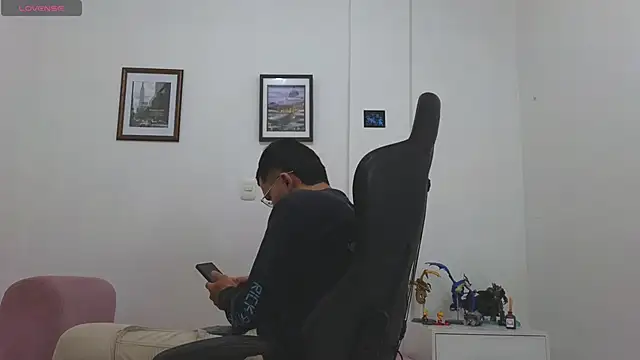 Snapshot of Massimoo_07 chatting on November 7, 2025, 7:25 pm Massimoo 07 online show from November 7, 2025, 7:25 pm