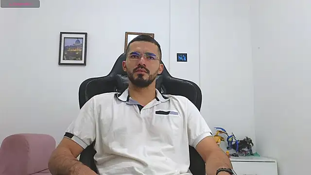 Snapshot of Massimoo_07 chatting on December 14, 2025, 4:34 pm Massimoo 07 online show from December 14, 2025, 4:34 pm