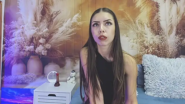 Snapshot of EmaLowe chatting on October 31, 2025, 8:48 am EmaLowe online show from October 31, 2025, 8:48 am