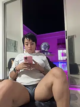 Snapshot of Petite_Abigail chatting on December 29, 2024, 3:33 am Petite Abigail online show from December 29, 2024, 3:33 am