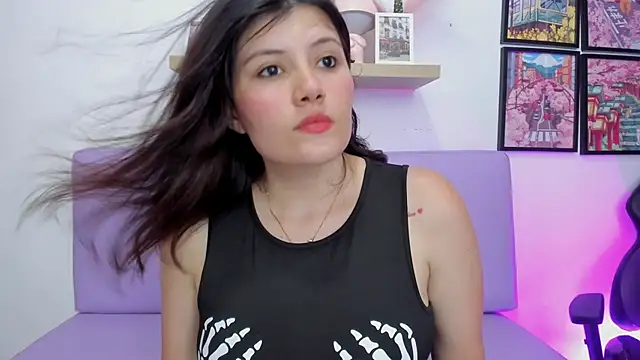 Snapshot of Carolina_Burninng chatting on October 6, 2025, 8:28 pm Carolina Burninng online show from October 6, 2025, 8:28 pm