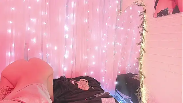 Snapshot of NattSumi chatting on February 18, 2025, 9:43 am NattSumi online show from February 18, 2025, 9:43 am