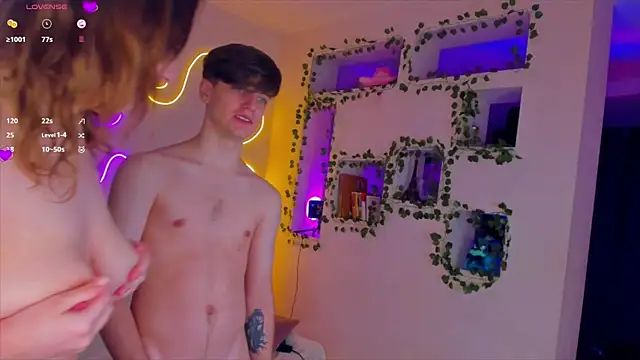 RobertAndLinela online show from January 21, 2025, 11:24 pm