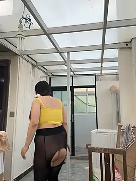 Snapshot of Happyou2 chatting on February 12, 2025, 9:31 am Happyou2 online show from February 12, 2025, 9:31 am